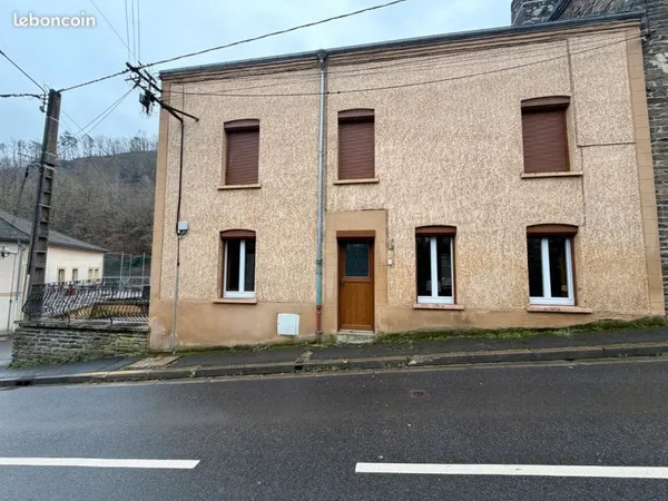 Maison familiale rénovée avec terrasse - Bogny-sur-Meuse (Ardennes)