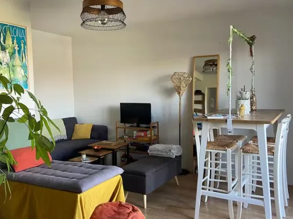 Loue, appartement meublé 3 pièces, balcon, place de parking