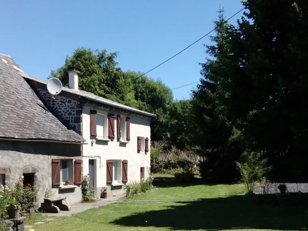 Ancienne ferme rénovée de 120 m² habitables + jardin 1000m²