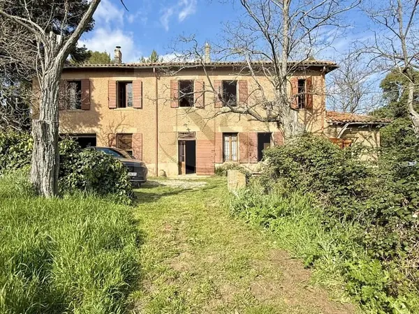 AIX-EN-PROVENCE / CASTEL AIXOIS AU COEUR DES PINCHINATS