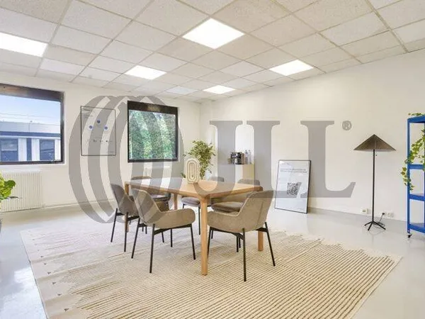 Bureaux 784 m²