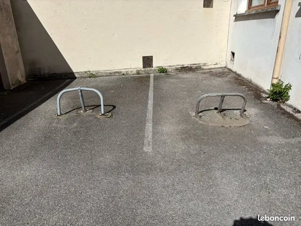 Place de parking Annemasse. Tram 17