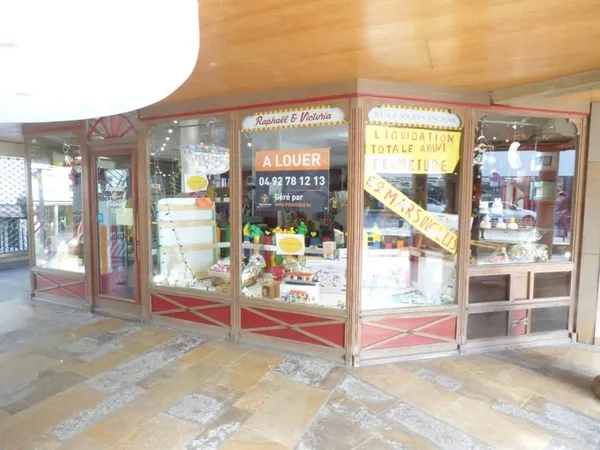 Local commercial 2 pièces 66,97 m2