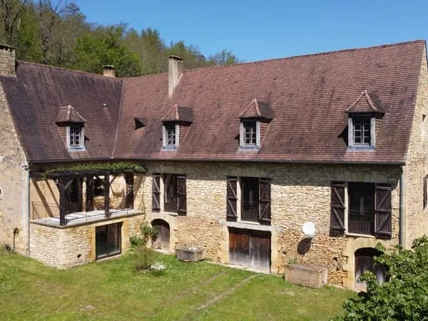 Propriété St Genies 5 pièce(s) 160 m2