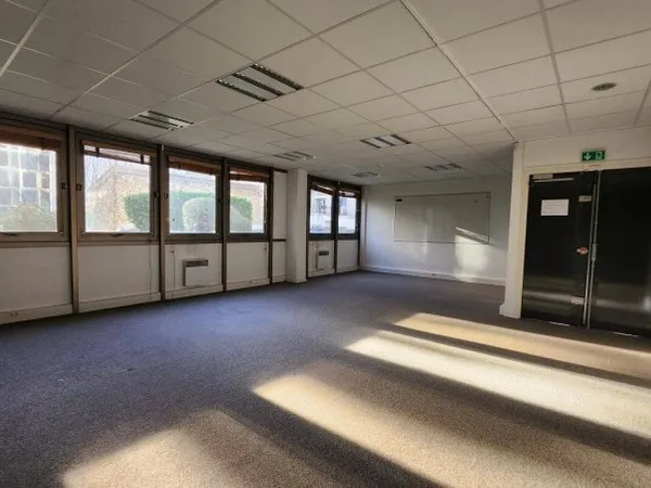 Bureaux 144 m²