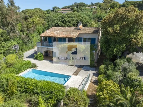 SOUS OFFRE: Maison de charme à fort potentiel, vue mer, 7 pi