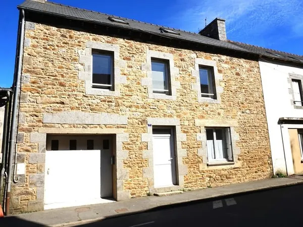 MAISON DE BOURG RENOVEE EN 2000