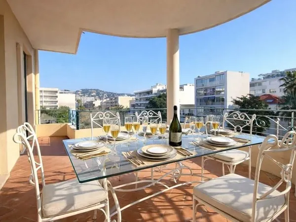 Cannes - Palm Beach | Élégant 3 pièces dans un immeuble Art déco