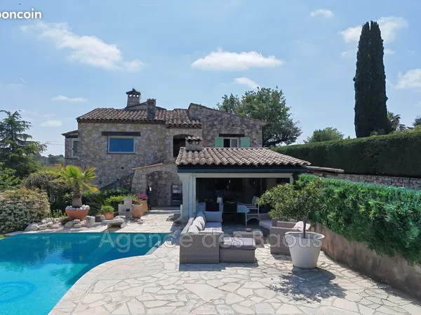 Maison 7 pièces 260 m²