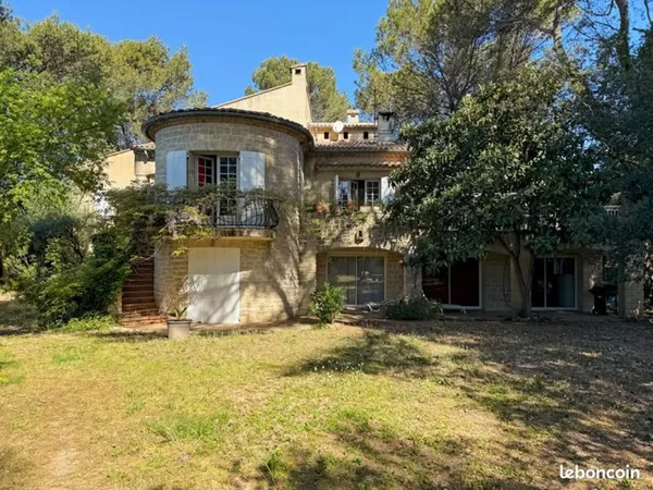 Maison 16 pièces 400 m²