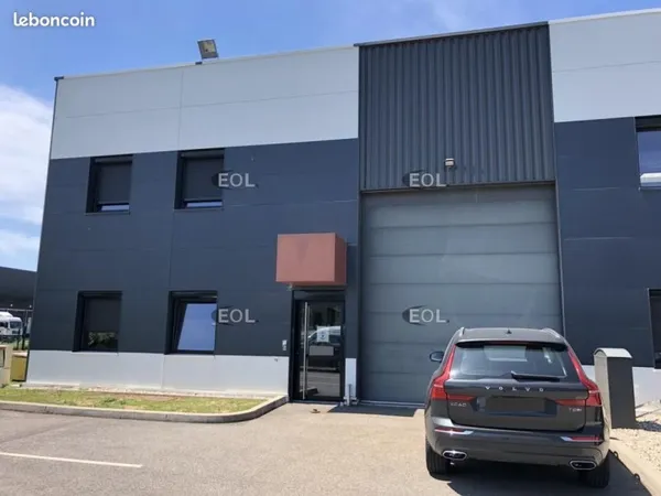 Local d'activité 299 m²
