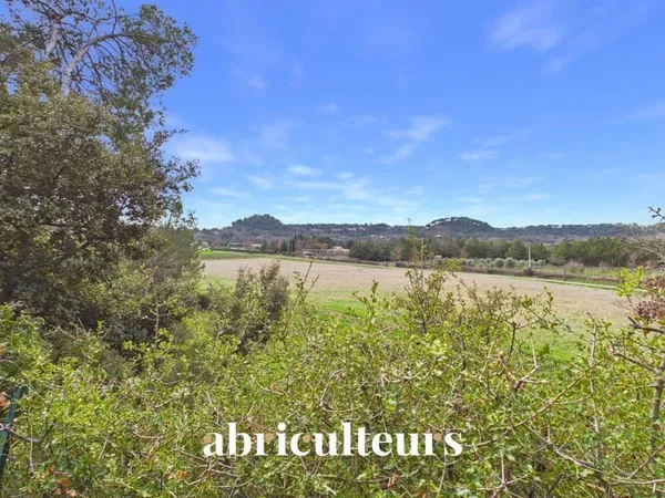 Charmante maison T3 de 66m² avec terrain et garages à Rognes 13840