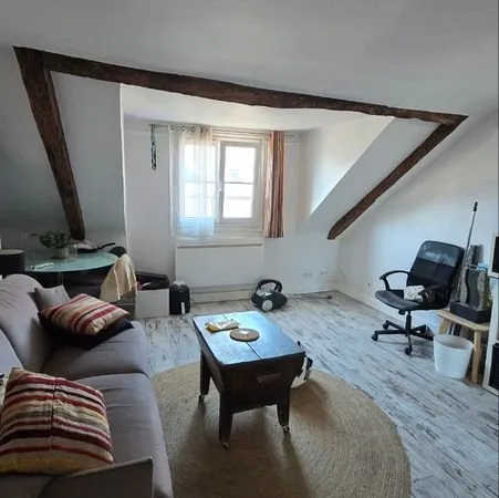 Grand studio dernier etage