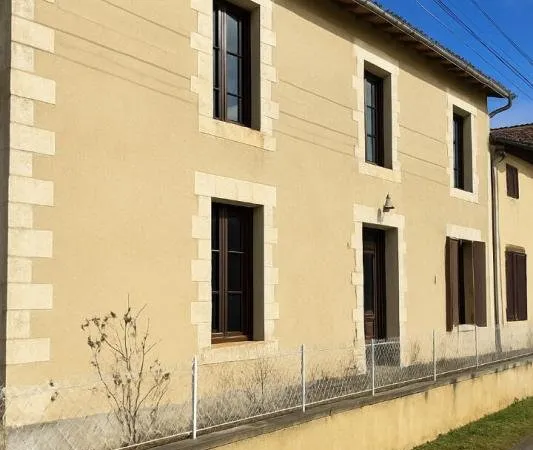 Maison de caractère 158 M2 avec jardin et dépendance
