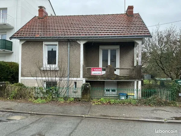 Maison 1930. Centre Bourg de Couëron. 78 m². Terrain 302 m²