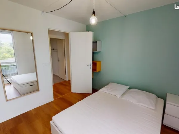 Chambre 5 pièces 75 m²