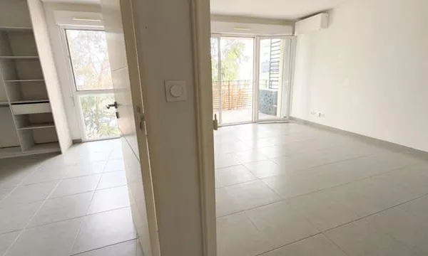 175 000 € HAI - Fréjus - 2 pièces récent, terrasse