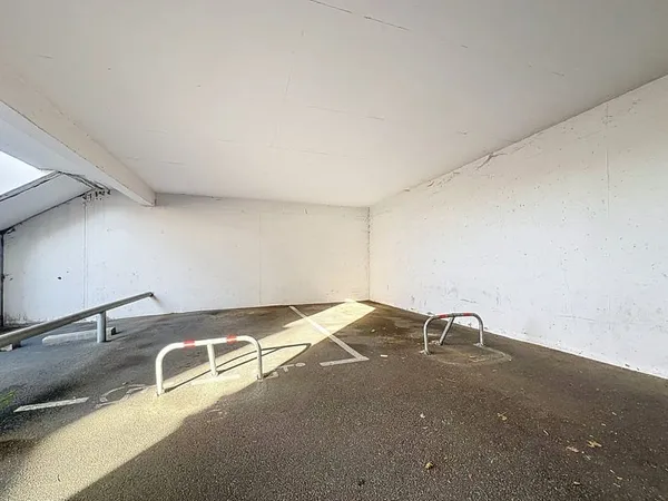 Jassans Saône - Place de parking privative et couverte - PM