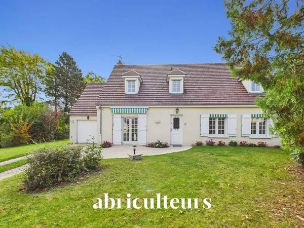 Spacieuse maison familiale avec magnifique jardin arboré - Avilly St Léonard