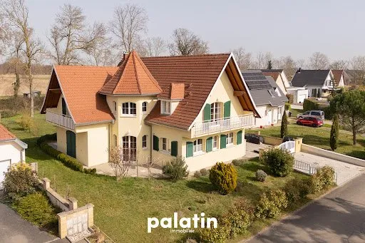 Maison 8 pièces 230 m²