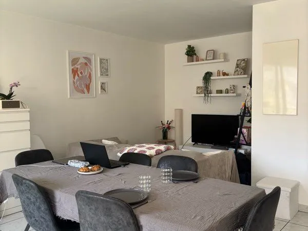 T2 de 53 m2 meublé Ecully plein centre garage balcon