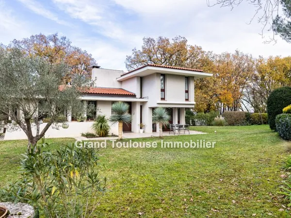 Maison 7 pièces 240 m²