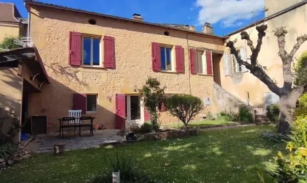 SITUÃ‰E DANS LE PÃ‰RIGORD NOIR ET DANS LE JOLI VILLAGE DE CADOUIN,