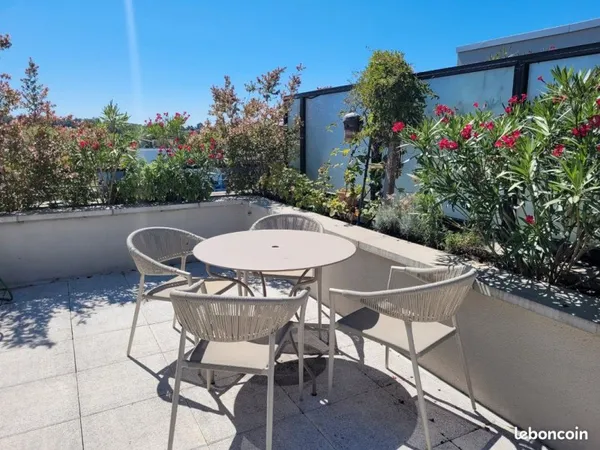 Appartement meublé T4 - 84 m² - terrasse - 2 parkings