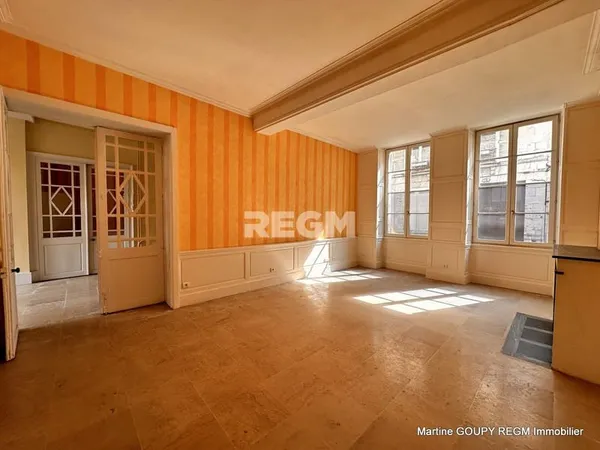 ORLEANS (45) Centre / Cathédrale Foncier sur 3 niveaux 360 m2 /sol - Investisseurs