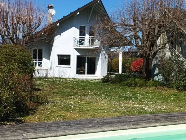 MAISON 5 pièces avec PISCINE