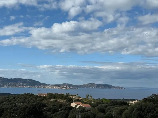 APPARTEMENT T4 VUE MER ET MONTAGNES