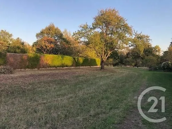 Terrain 889 m²