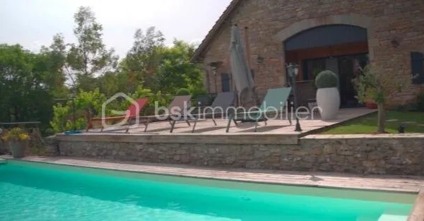 Maison 12 pièces 490 m²