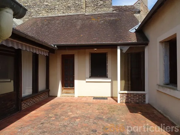 Vend maison avec terrain et garage à Lignières