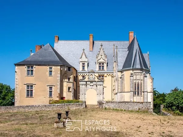 Château, ancienne forteresse du XIIe siècle avec dépendances et Chapelle