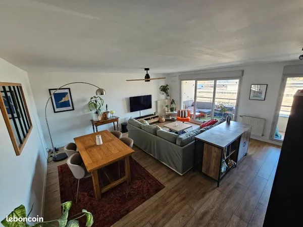 T3 70 m² - Terrasse 12 m² - 4e étage -Face au Parc Tête d'Or (5 min)