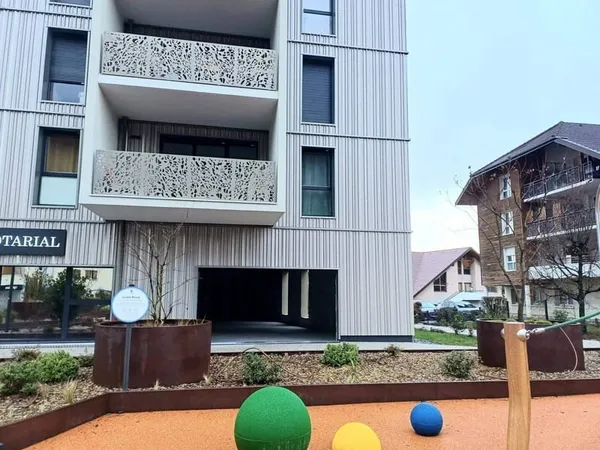 Local d'activité 94 m²