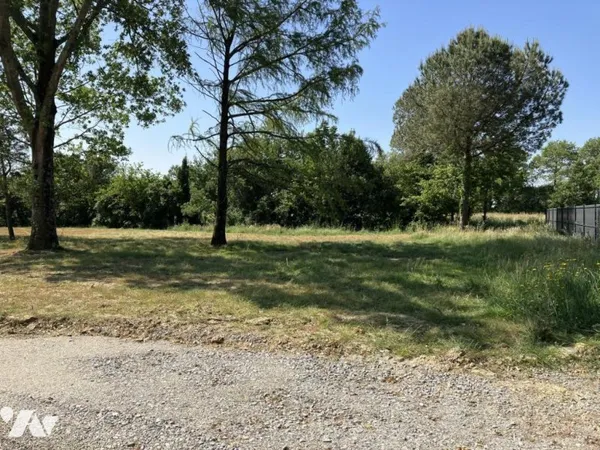 Terrain 568 m²