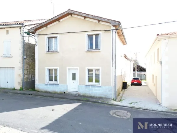 MAISON DE VILLE A RENOVER AVEC GARAGE ET TERRAIN NON ATTENA