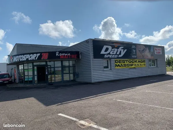 Bâtiment commercial Oasis PUSEY
