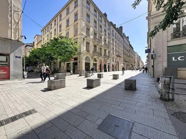 Appartement 220m2 divisible avec grand garage + mezzanine