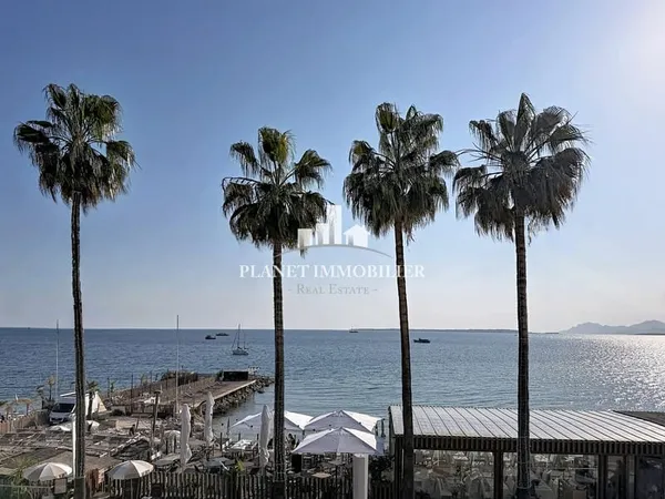 JUAN LES PINS 2 PIECES FRONT DE MER PARKING