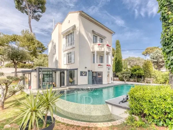 CAP D'ANTIBES - VILLA CONTEMPORAINE - 4 CHAMBRES