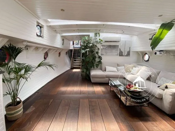 Péniche 4 pièces 90 m²