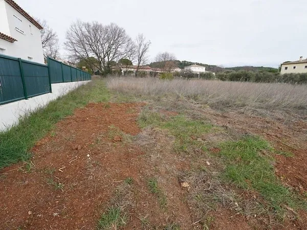 Terrain constructible 972 m²