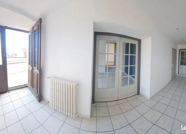 Appartement T4 BIS centre ville Montbéliard avec cour parking et jardin