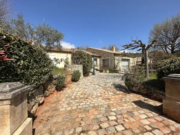 Maison 'dans les ocres'