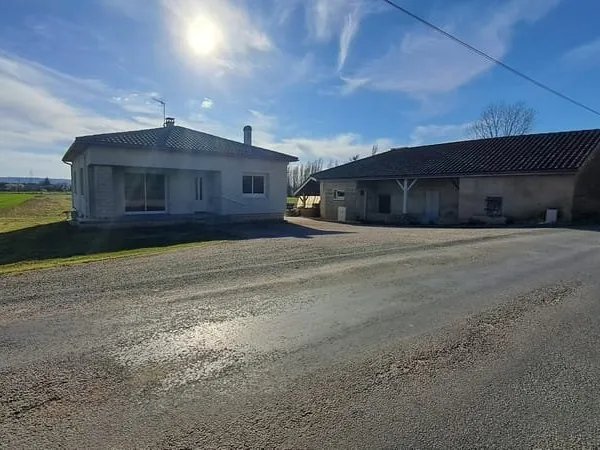 Secteur recherché, à 3 minutes des commodités.... 2 Habitati