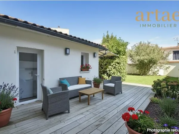 Maison 6 pièces rénovée avec jardin, terrasse et garage indé