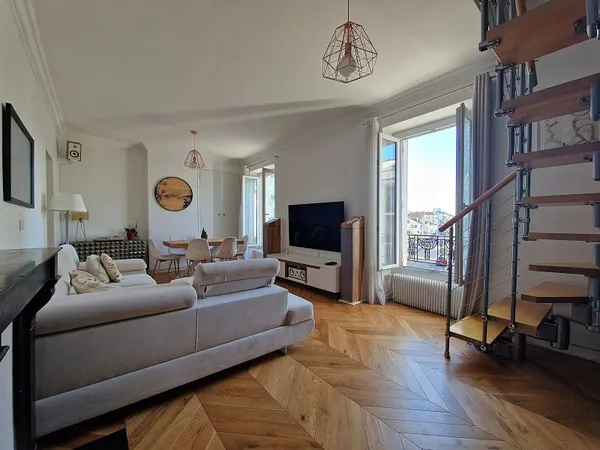 Vends appartement rénové lumineux avec cachet